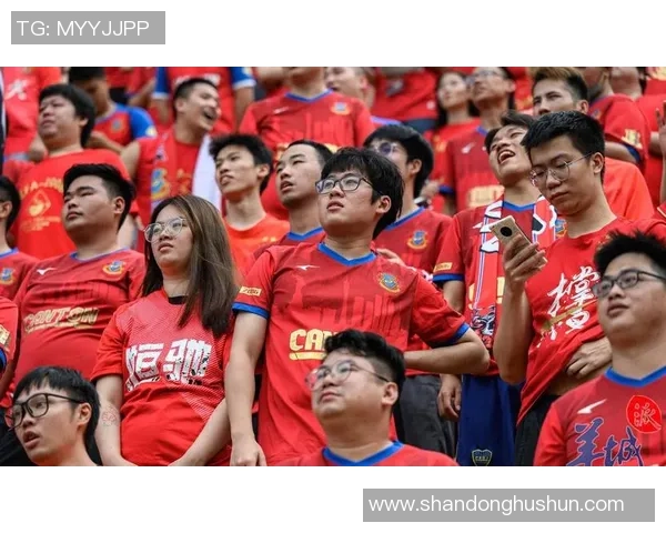 贵阳足球明星赛盛大开球吸引众多球迷共同见证精彩对决 贵阳足球明星赛盛大开球吸引众多球迷共同见证精彩对决