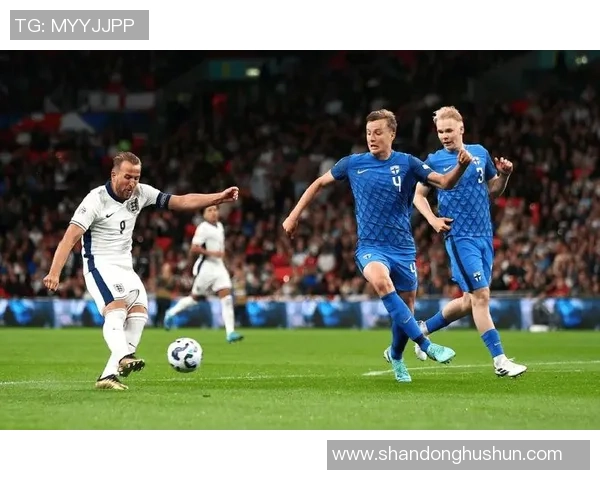 各大足球明星精彩进球瞬间回顾与分析让我们一起感受足球的魅力与激情 各大足球明星精彩进球瞬间回顾与分析让我们一起感受足球的魅力与激情